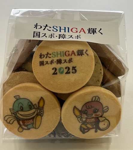 キャッフィーとチャッフィーのイラストがプリントされたクッキーです