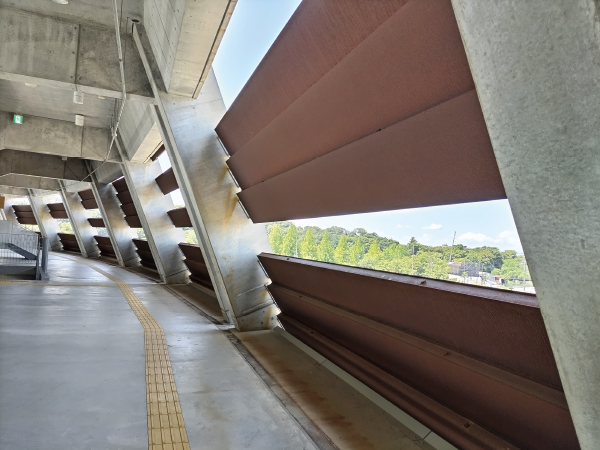 日よけや音もれ防止の板